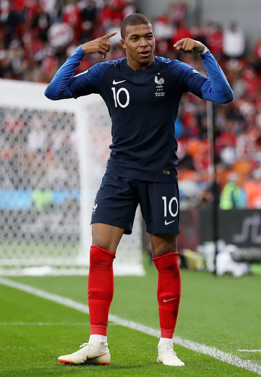 克媒：汉堡进行球衣慈善拍卖，18岁武斯科维奇球衣成标王（克罗地亚媒体：汉堡举办球衣慈善拍卖，18岁武斯科维奇战袍拍得最高价）