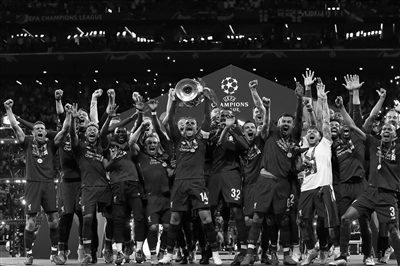 埃弗拉：希望英格兰球迷别再唱足球要回家了，感觉像是诅咒（埃弗拉呼吁英格兰球迷停止唱“足球要回家”，称这像个诅咒）