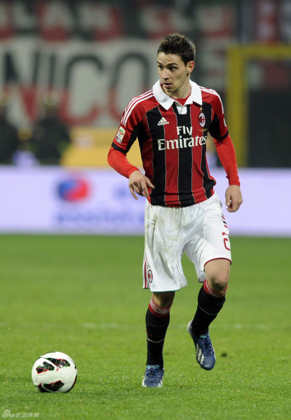 17岁273天，卡尔是拜仁队史德甲单场传射建功最年轻的球员（17岁273天，卡尔刷新拜仁队史德甲单场传射最年轻纪录）