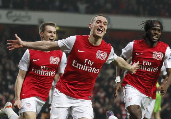 德甲战报：勒威林造三球，斯图加特4-0十人云达不莱梅（德甲：勒威林参与三球，斯图加特4-0大胜10人云达不莱梅）