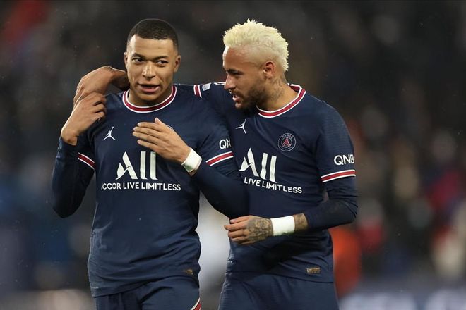 意甲：尤文客场3-0轻取卡利亚里（意甲战报：尤文客场3-0完胜卡利亚里）