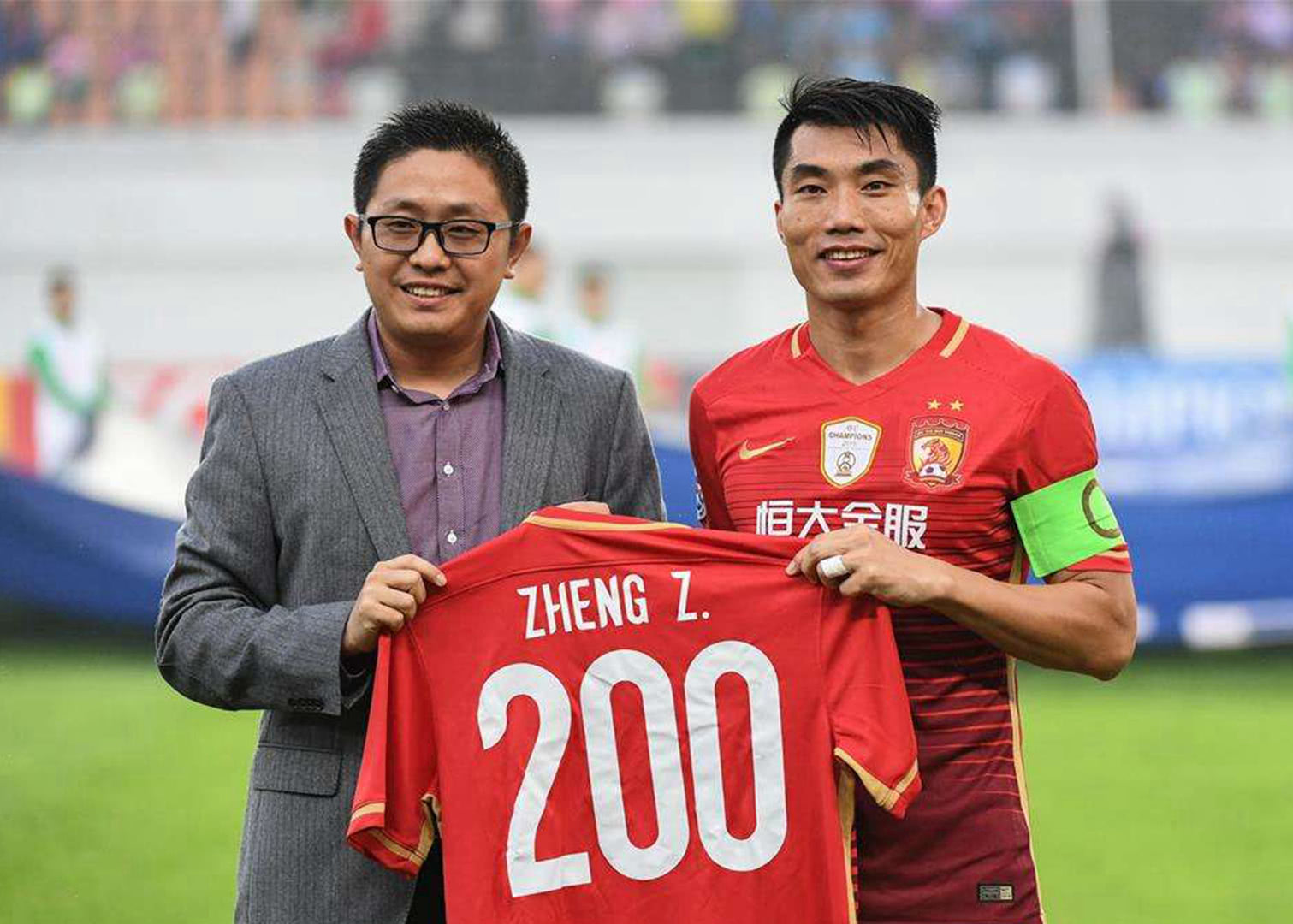 德转列中锋身价榜：哈兰德1.8亿欧居首，姆巴佩第二（德转中锋身价榜：哈兰德1.8亿欧领跑，姆巴佩居次）