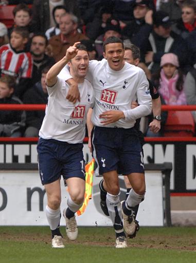 欧冠夺冠赔率：巴萨微弱优势领跑 巴黎力压枪手（欧冠冠军赔率：巴萨以微弱优势居首，巴黎力压阿森纳）