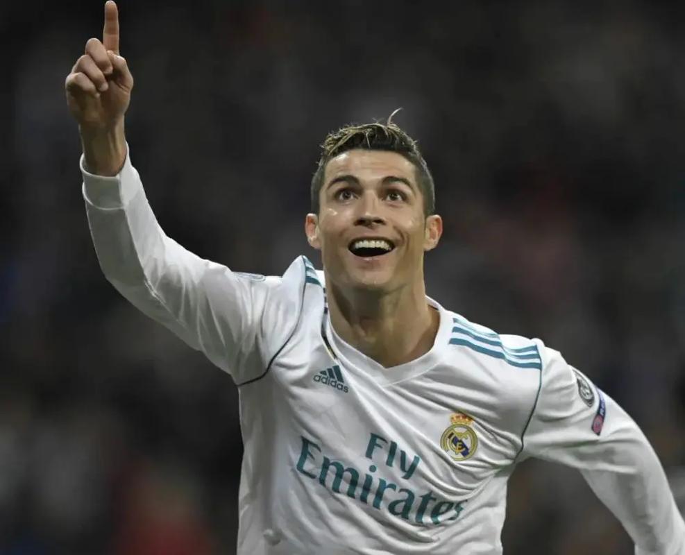 足球国足球迷自发制作横幅，为球队打气