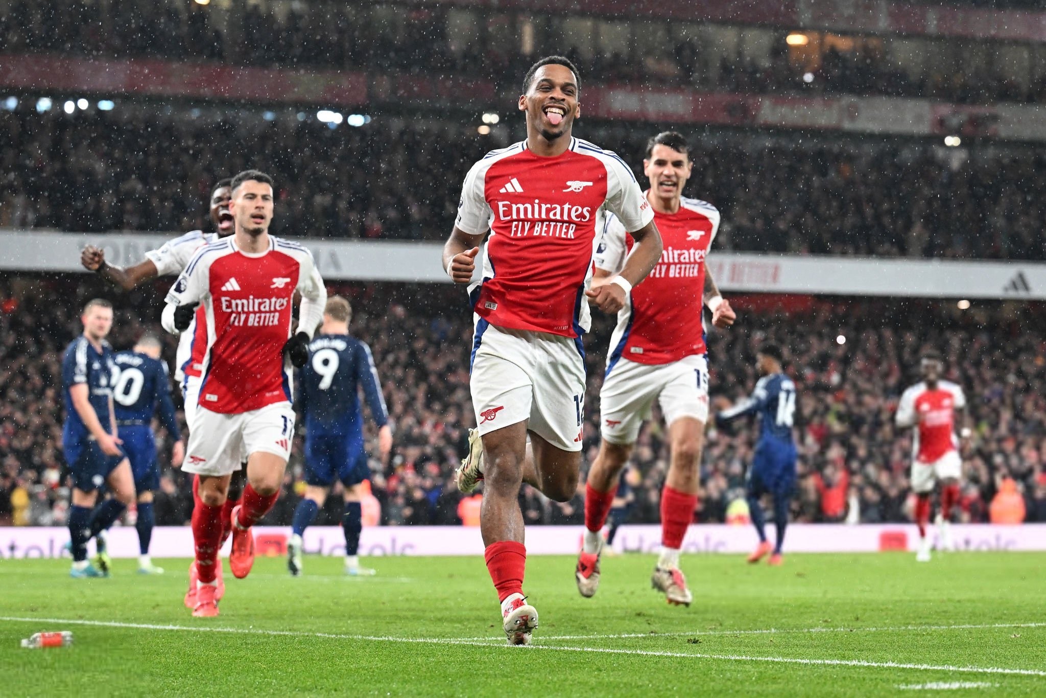 演员潘粤明批评国安：越南也输，你们真行（潘粤明怒批国安：连越南都输，真让人无语）