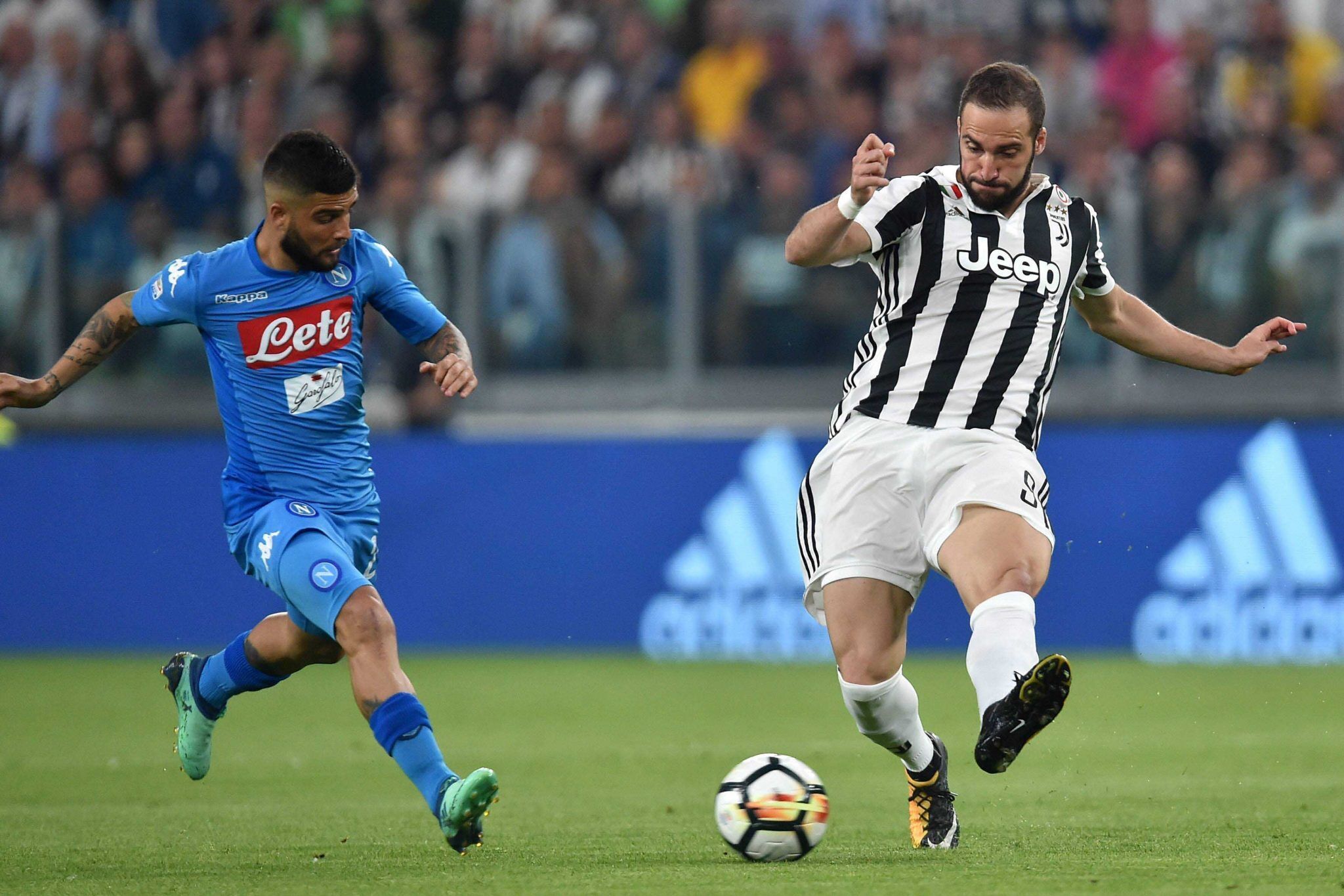 曾单赛季30球，紫百合名宿里加诺退役后重拾老本行当泥瓦匠（单季30球神射手到泥瓦匠：紫百合名宿里加诺退役后重返旧业）