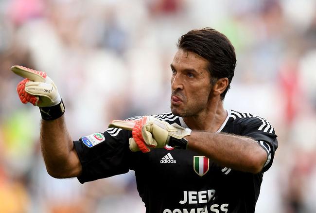 皇马官方：完成欧冠前最后一练，姆巴佩、卡马文加在室内训练（皇马通报：欧冠前最后一练收官，姆巴佩与卡马文加在室内训练）